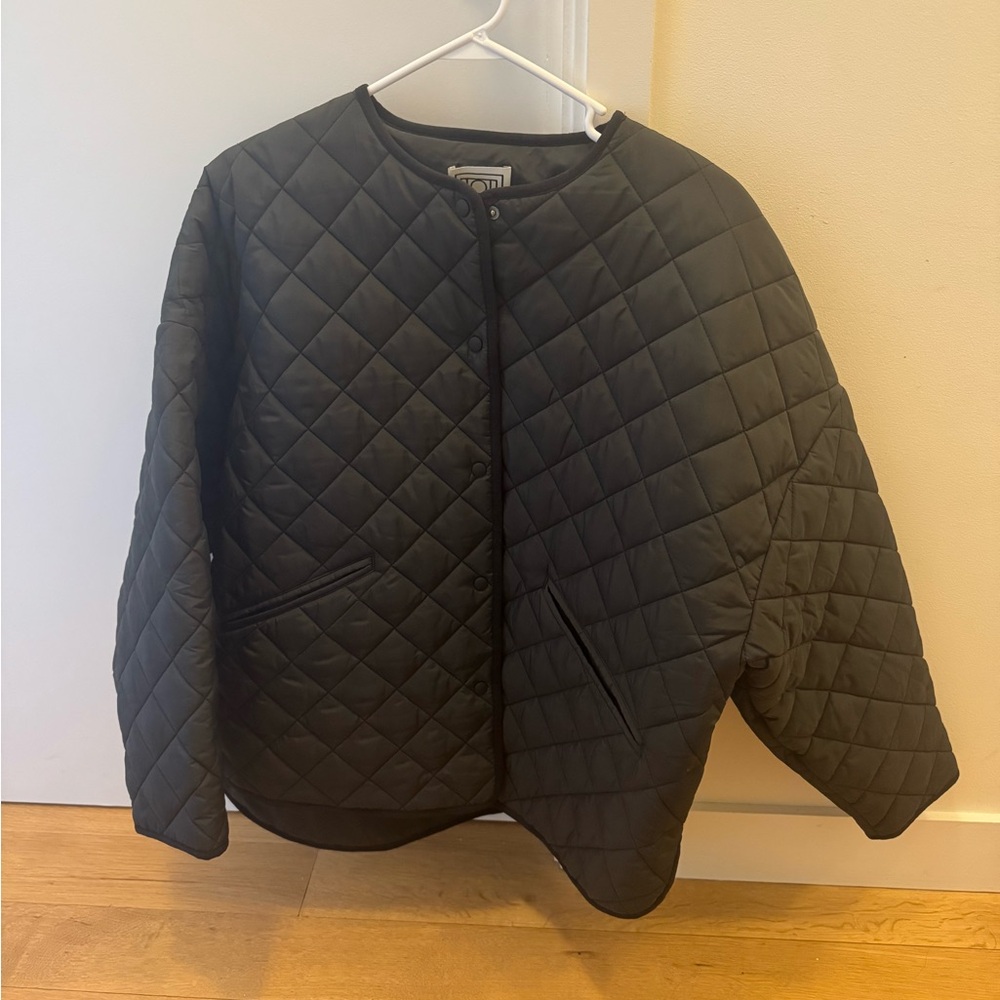 Toteme Oversize Quilted Jacket in black